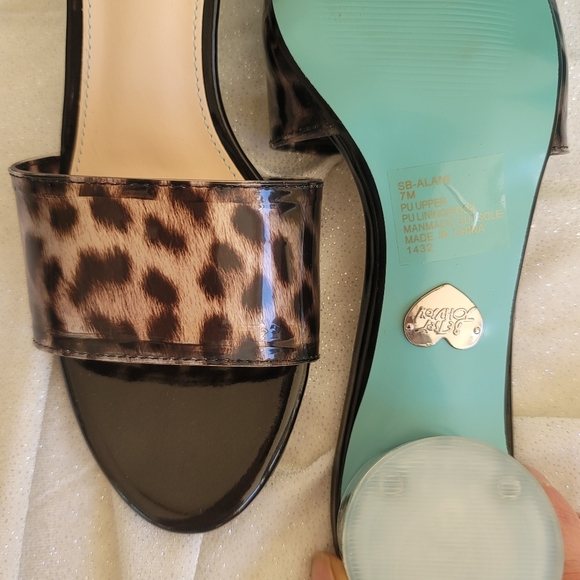 NIB Leopard Print Slip-Ons by Betsey Johnson - Picture 12 of 12